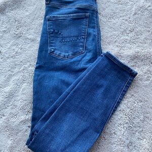 American Eagle Next Level Stretch Medium Wash Distressed Women’s Skinny Jeans